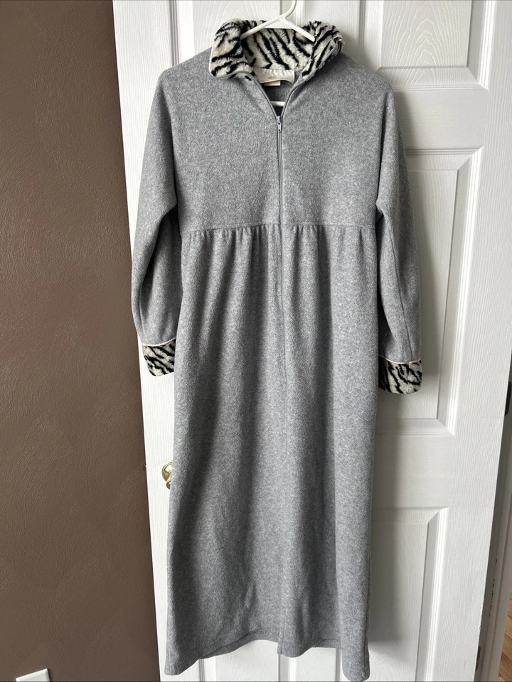 Stan Herman Womens Robe Size S Full Zip Gray Plush Soft Casual Lounge - Image 2 of 4