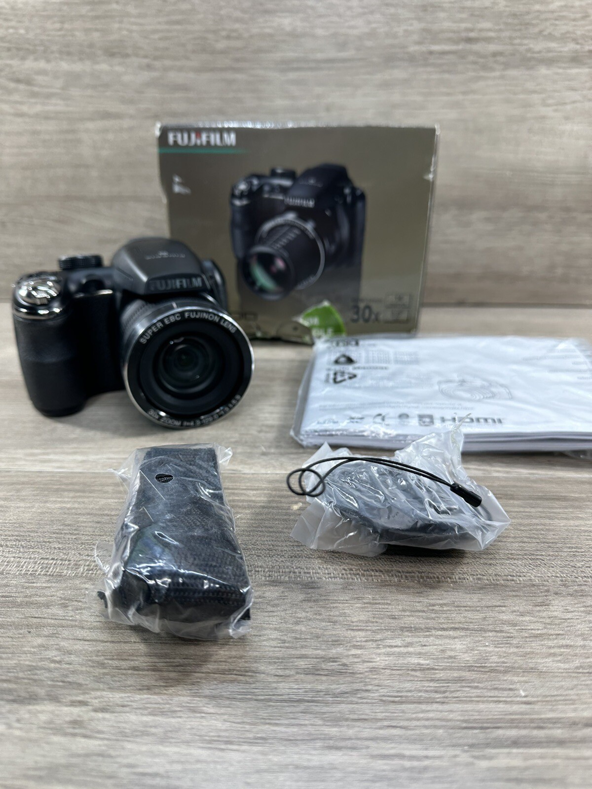 Fujifilm FinePix S4500 14MP Digital Bridge Camera 30x Zoom Lens