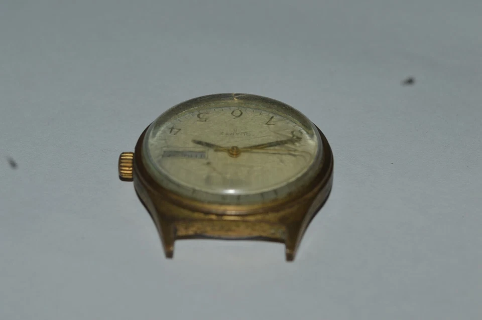 Reloj de cuarzo HELBROS 481 34mm día y fecha números arábigos no funciona se vende como está Foto 3 de 4