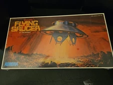 Aurora 1975 The Invaders TV UFO Flying Saucer Sealed