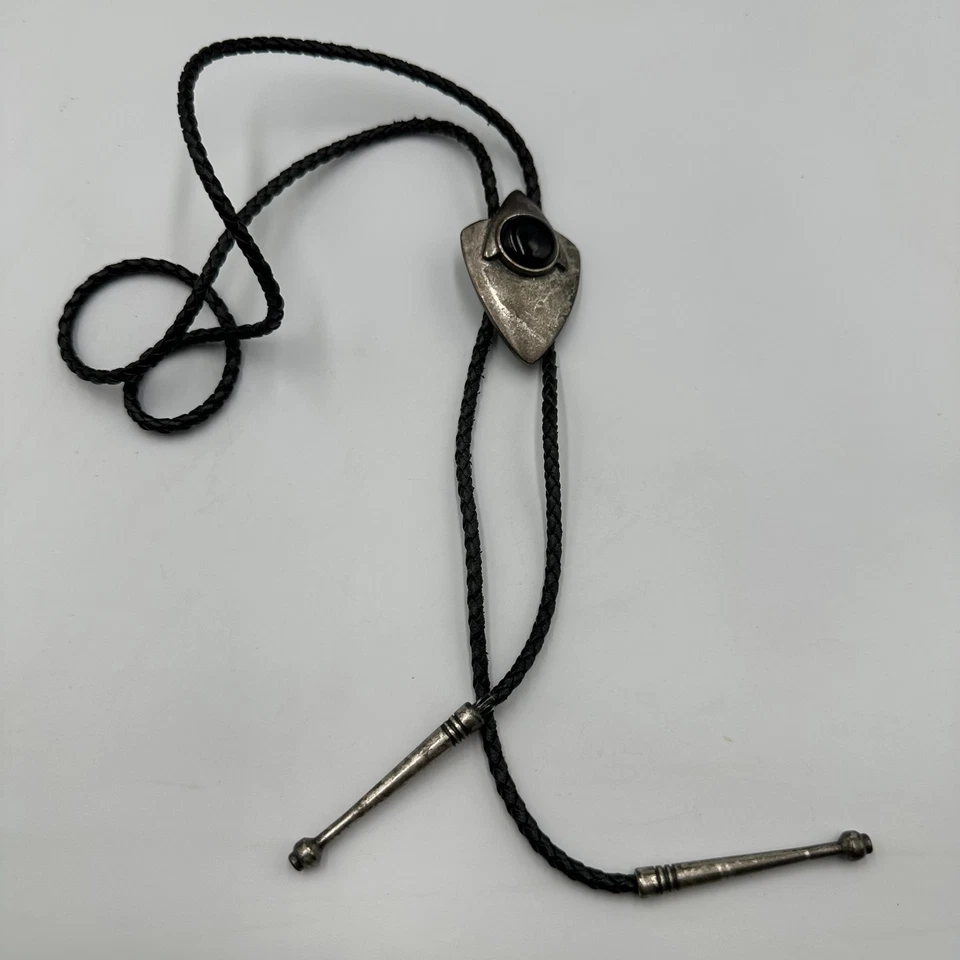 Corbata Bolo Vintage Cordón Trenzado Negro Tono Plateado Escudo Slide Piedra Negra Western Foto 3 de 4