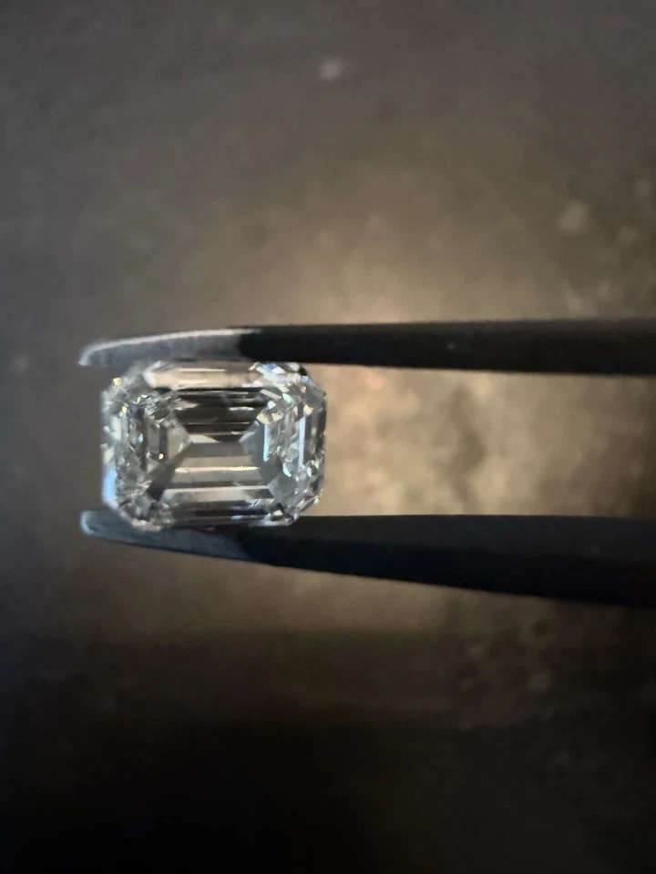 Gia Certified Emerald Cut Natural Diamond 1.02 Carats IF / K - Image 4 of 4