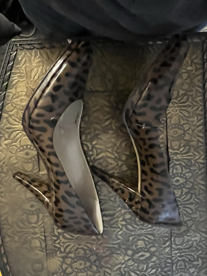 Zapatos de salón Ellen Tracy de charol con estampado animal talla 7 Foto 3 de 4