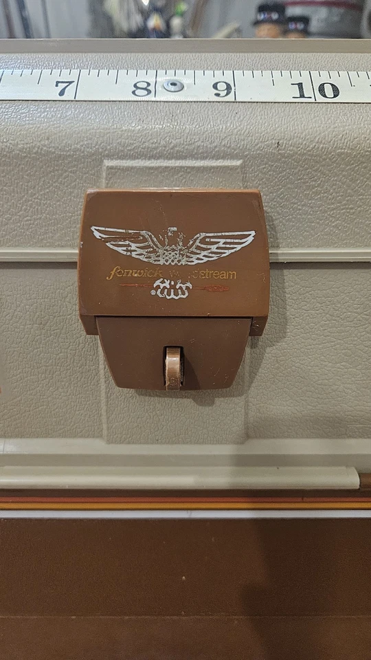 Caja de aparejos vintage Fenwick 7,8 zarigüeya vientre. Sin marcas de gusano en bandejas. ¡Gran caja! Foto 3 de 4