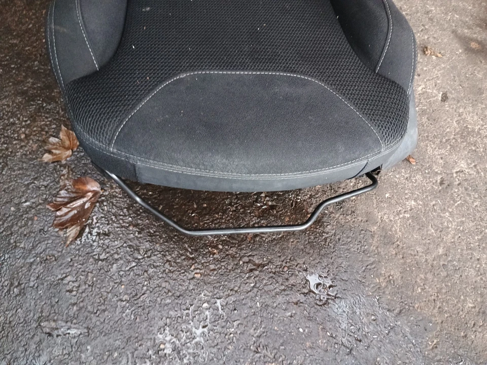 CITROEN DS3 2014 3 DOOR NSF PASSENGER SIDE FRONT SEAT ASSEMBLY - Image 2 of 4