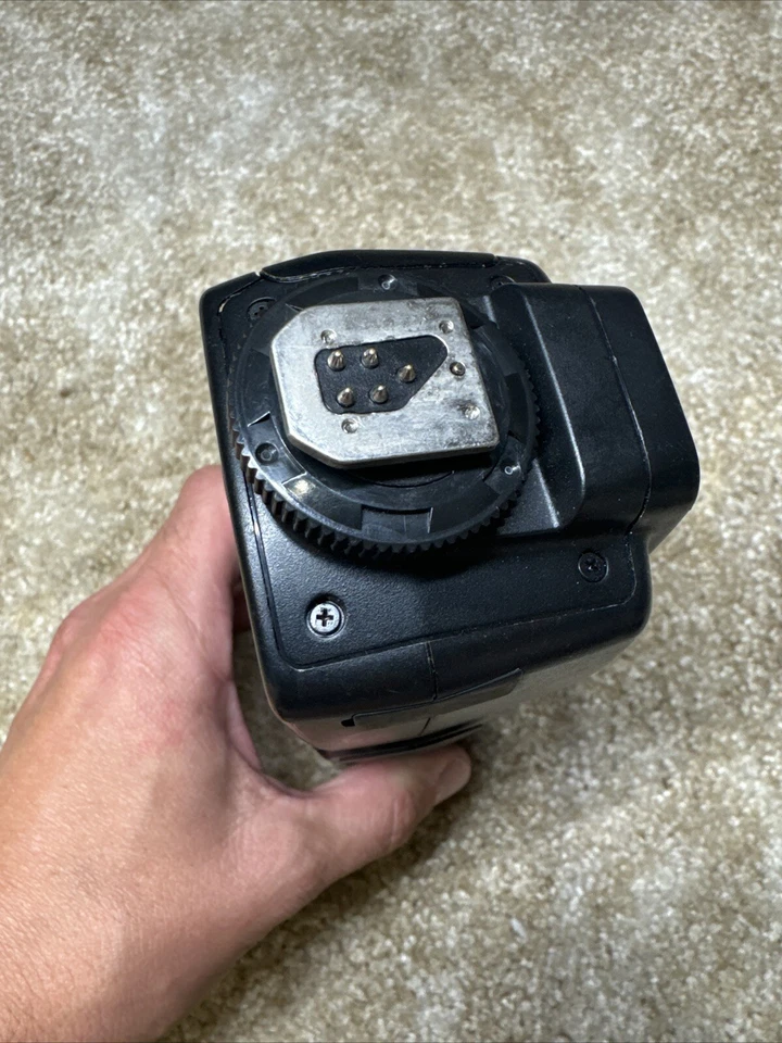 YONGNUO Yn-568 EX II TTL Flash Speedlite With High Speed Sync for Canon UNTESTED - Image 3 of 4