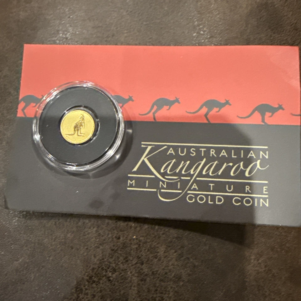 2017 Australian Gold Kangaroo Miniature $2 Gold Coin in Card - 0.5 g .9999 fine - Image 3 of 4