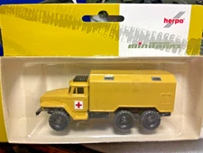 Roco  Minitank Soviet Ural 4320 Medical   LIMA35 free ship 1/87