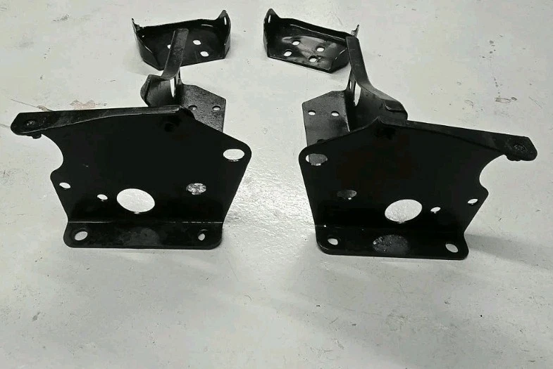 Soportes de parachoques trasero Mitsubishi Montero Raider Pajero 1983-91 Foto 2 de 4