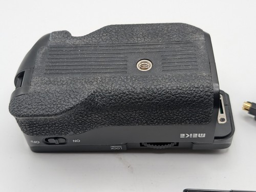 Meike MK-A6300 PRO Grip For Sony A6400 A6300 with 2 Batteries - Picture 2 of 3