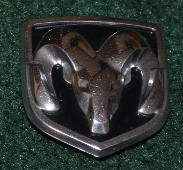 Dodge caliber эмблема