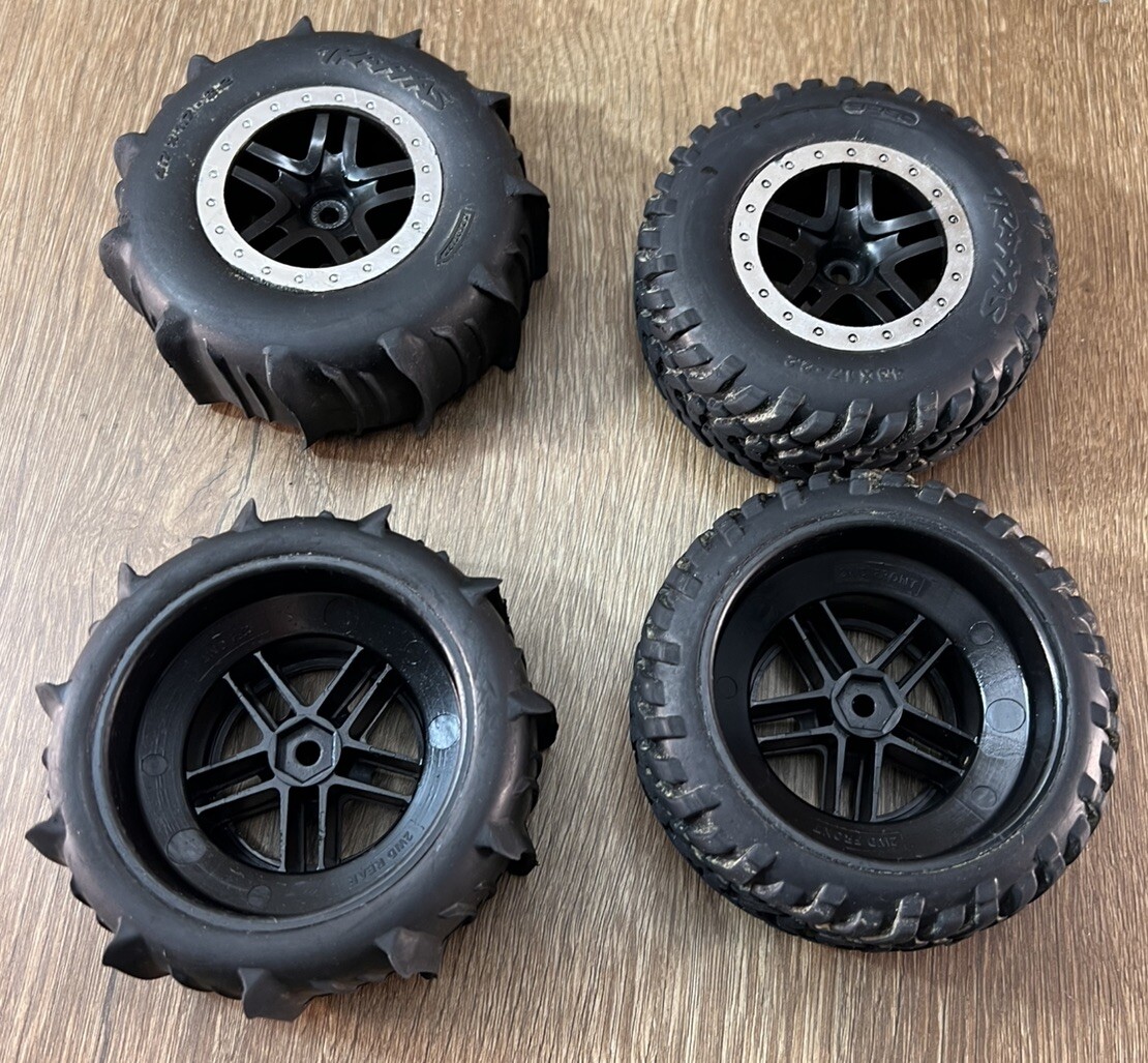 Traxxas Slash 1/10 Scale Black And Silver 12MM Wheels Set Traxxas Slash 1/10 Scale Black And Silver 12MM Wheels Set