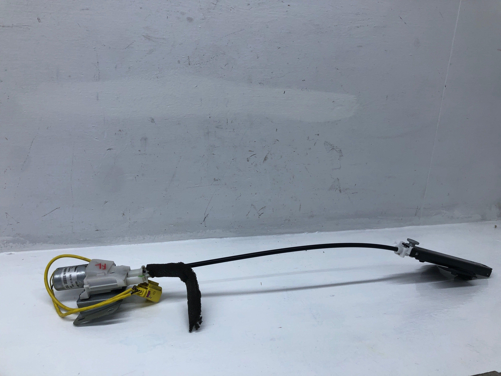 2006-2012 BENTLEY CONTINENTAL FRONT LH SEATBELT HEIGHT ADJUSTER MOTOR 560973354D