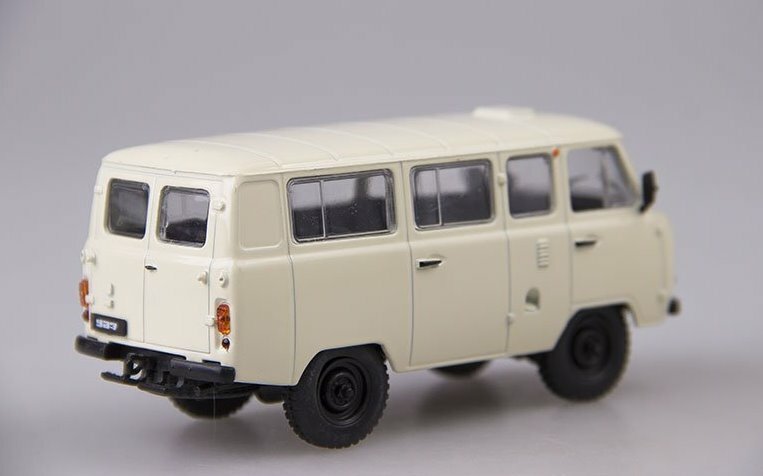 【レア】ソ連製のミニカー UAZ 452B箱付き(1/43スケール) レア】ソ連製のミニカー UAZ 452B箱付き(1/43スケール)