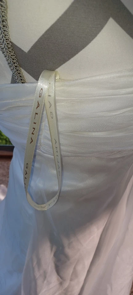 NUEVO CON ETIQUETAS Galina Signature Vestido de Novia Joyas Marfil Talla 0 con 4 Capas Organza  Foto 4 de 4
