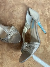 NEW Betsey Johnson Abi Gold Metallic Bow Heels D Orsay Stiletto Pumps Size 8 M
