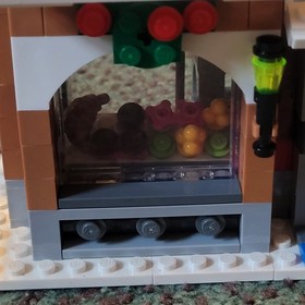 LEGO Creator Expert 10216 Winter Village Bakery 2010- Incomplete READ 