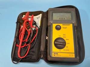 Ideal 61-791 Insulation Resistance Tester (MEGGER) With Case, Leads And Manual