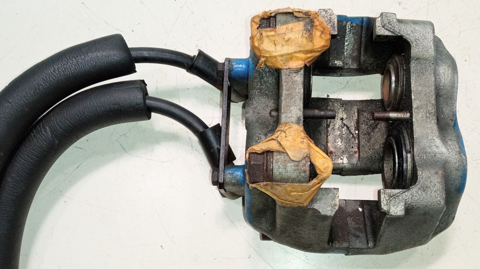 Maserati Bora Right Front Brake Caliper_117 FA 71066_Hoses_Bolts_GENUINE