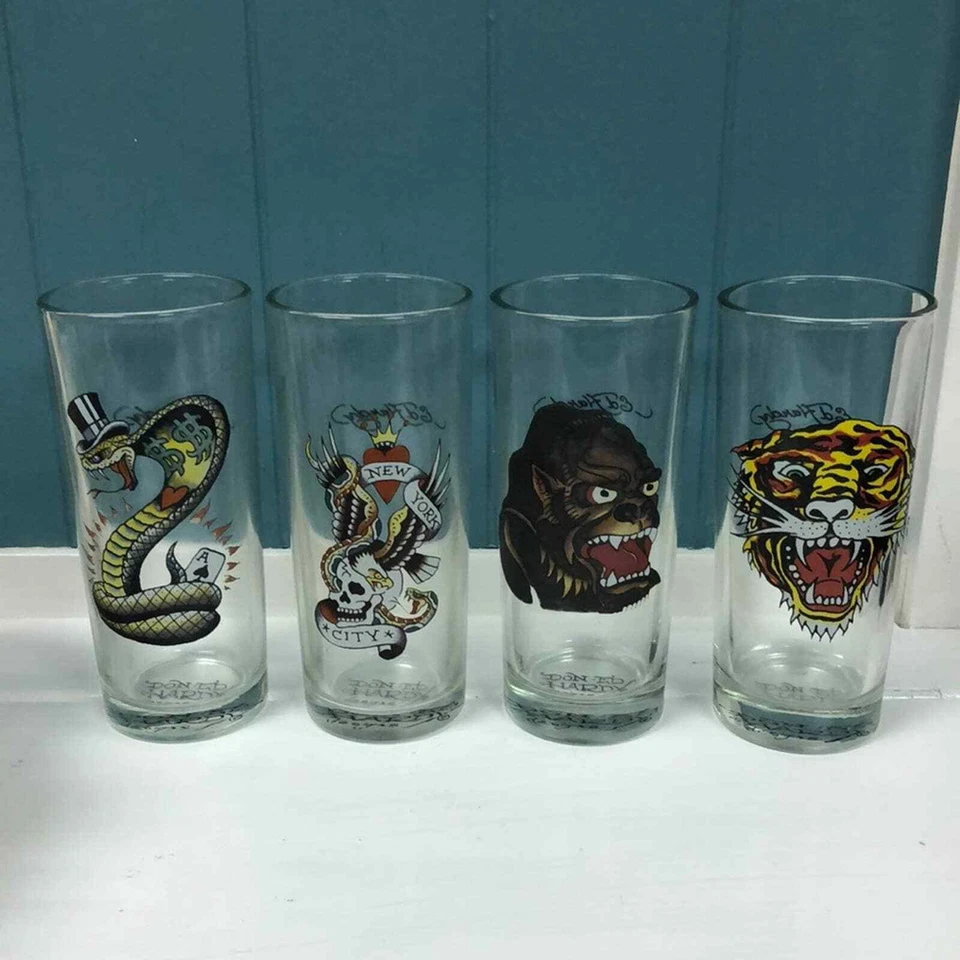 "Juego de 4 vasos de cerveza Don Ed Hardy de Christian Audigier 6,5"" de alto 8 oz" Lote Foto 2 de 4