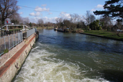 Foto 6x4 River Cam bei Baits Bite Lock Horningsea Das rauschende Wasser ist sp c2009