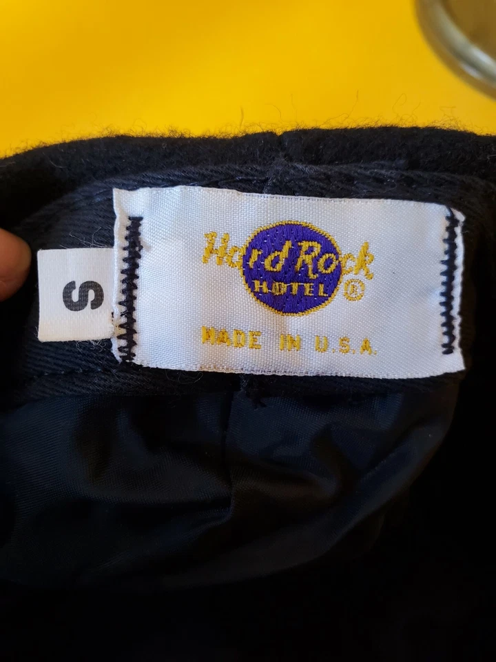 Boina de Colección Hard Rock Hotel Negra Unisex Talla S Bordada Dados Fuego Hecha en EE. UU. Foto 4 de 4