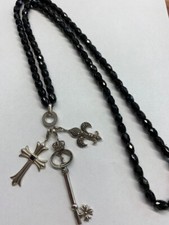 Thomas Sabo Schwarz Halskette mit 3 Anhängern Kreuz Schlüssel Lilie 925 Silber