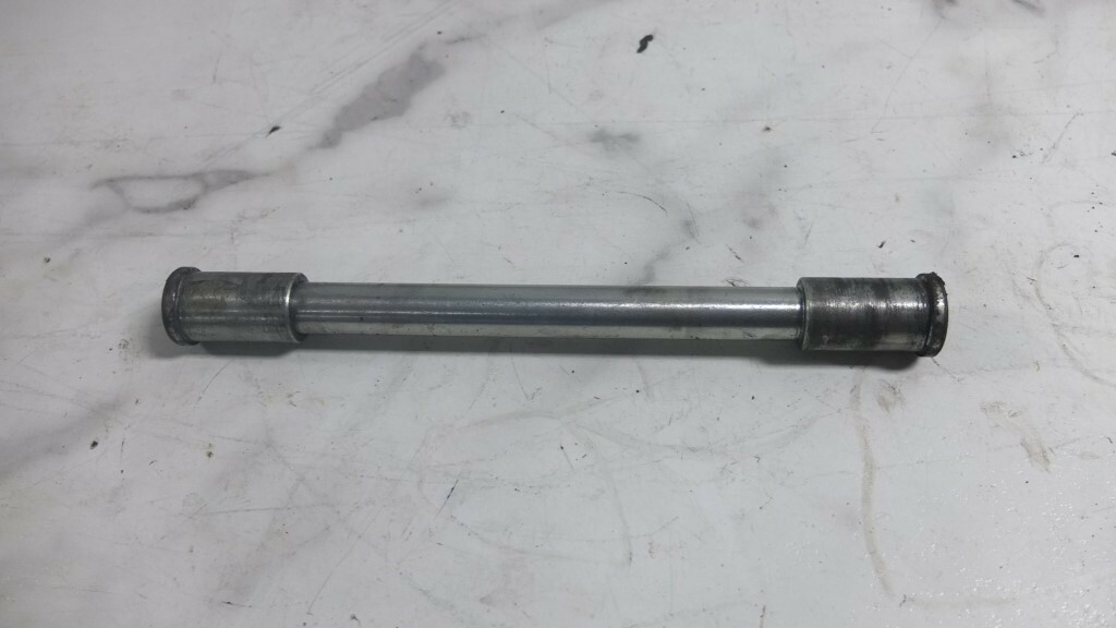 00 Kawasaki ZR 750 ZR750 ZR7 ZR-7 F Front Axle Shaft Pin Bolt | eBay