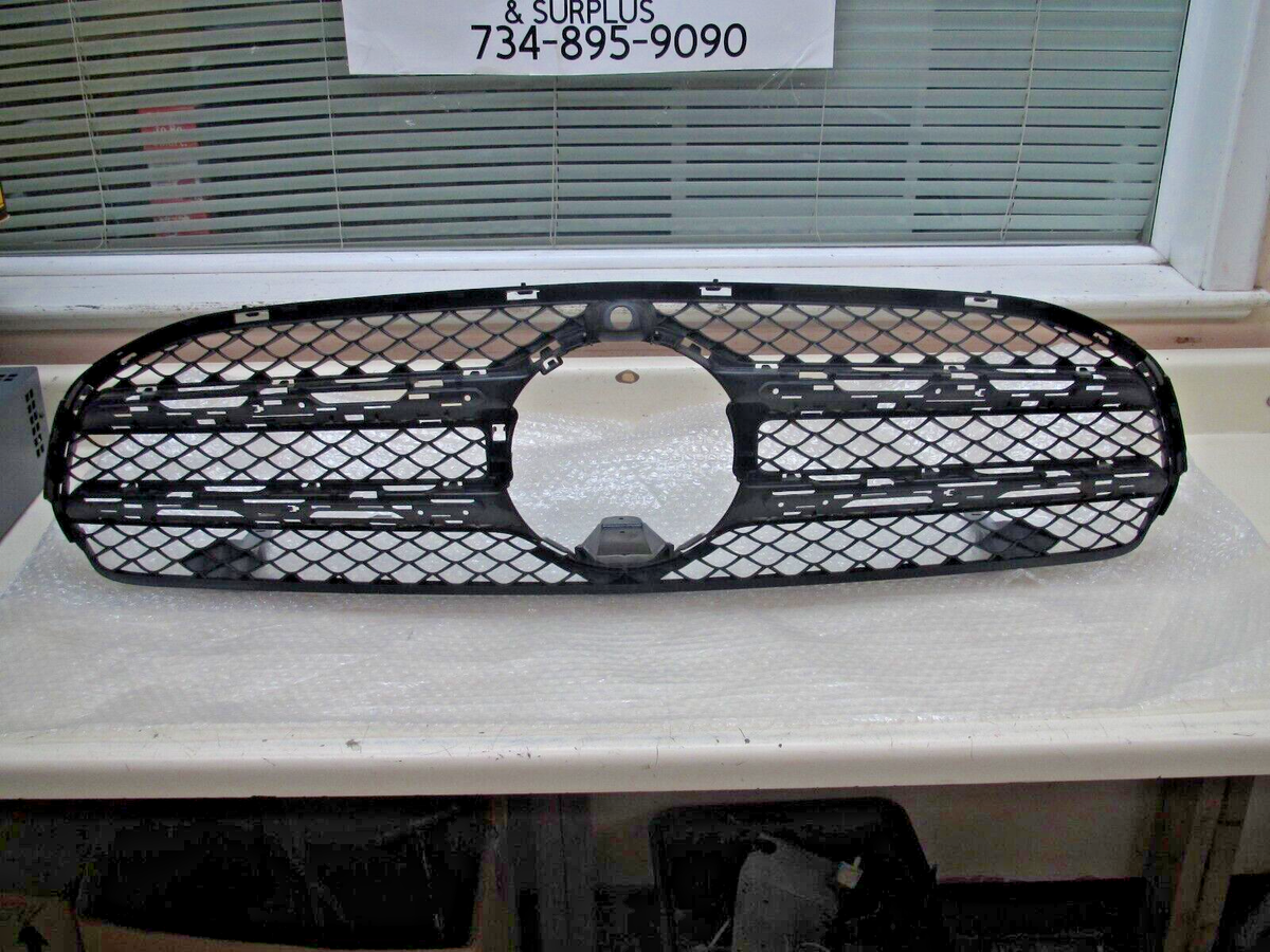 2020-2022 Mercedes Benz GLC300 Upper Grille P/N: A 253 888 29 00