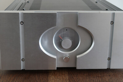 PASS LABS F6 CLONE-ENDSTUFE SILBER UND SCHWARZ KLASSE A EINE AUDIOPHILE SCHÖNHEIT