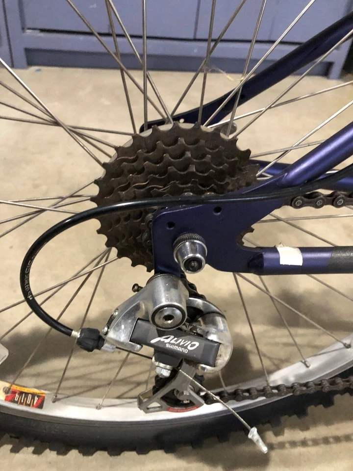 巨型品牌 - 育空自行车(紫色) — 第 4/4 张图片