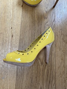yellow heels uk