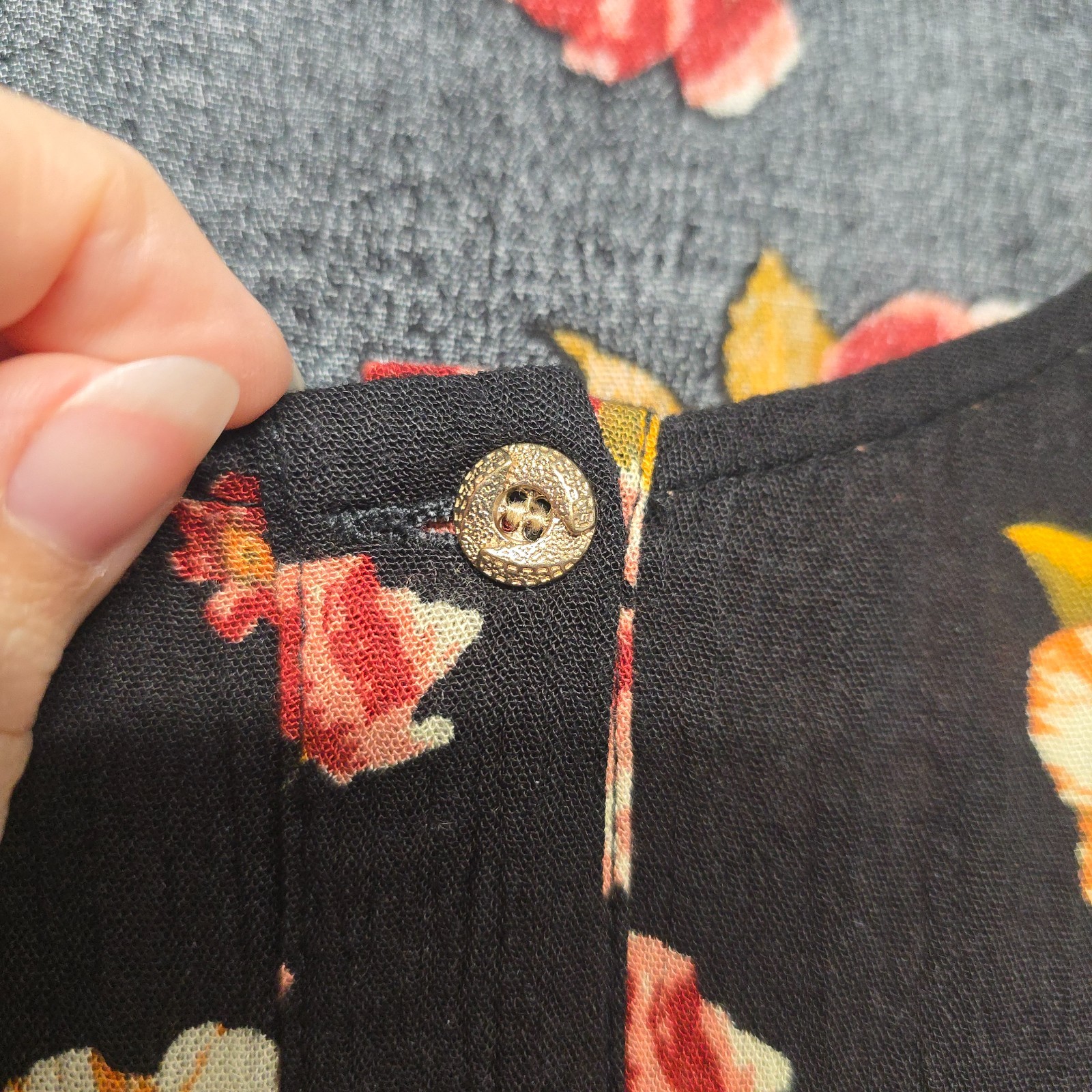 Calessa Top Womens Sz Medium Multi Mixed Print Ti… - image 10