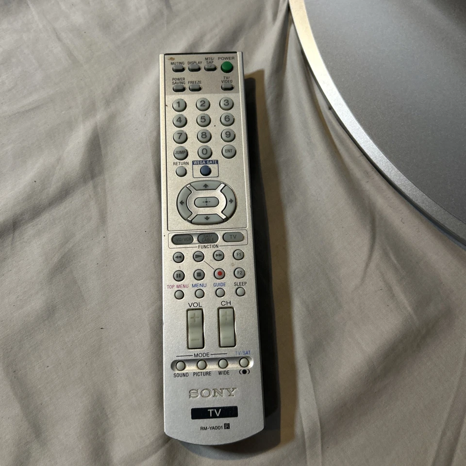 Sony Bravia KLV-S26A10 26" 720p LCD Television & Remote! Retro Gaming TV *NOTE* - Image 2 of 4