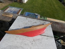 RĘCZNIE ROBIONY MODEL JACHTU - WYMAGA KOMPLETACJI (610 mm X 135 mm) ZAMONTOWANA STĘPKA