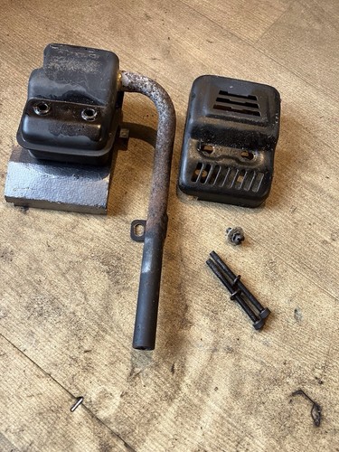 Auspuff Endschalldämpfer aus einem Mac Allister MHTP-245-3, Benzin Heckenschere (185)