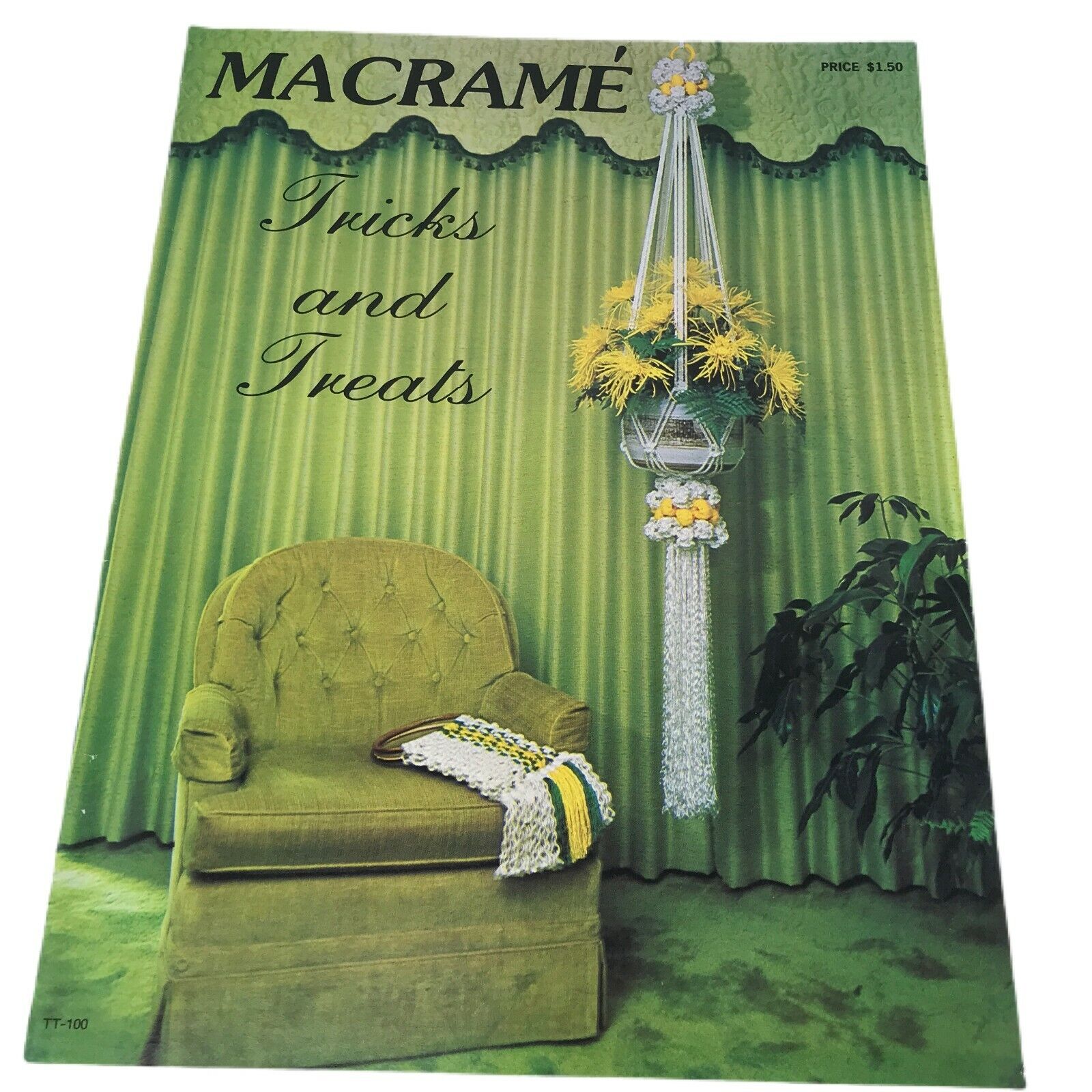 Vintage 70s How To Book Macrame Tricks and Treats Patterns Pot H
