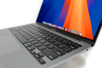 2020 MacBook Air M1 Chip 8Cpu/GPU 16GB/512GB - OSX 2024 w 2020 MacBook Air M1 Chip 8Cpu/GPU 16GB/512GB - OSX 2024 w