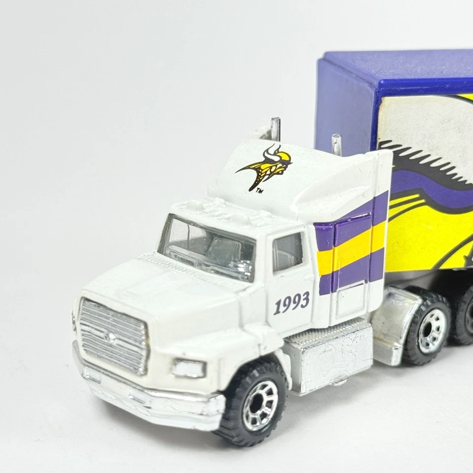 Литой футбольный фанат Minnesota Vikings 1993 1:87 Matchbox Semi Ford Truck - Изображение 4 из 4