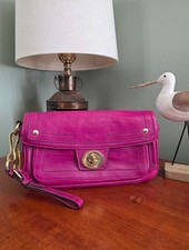 Coach 12450 Hamptons Lindsay Turnlock Clutch Magenta Leather Wristlet Y2K