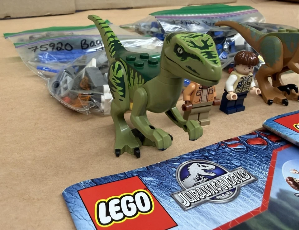 LEGO Jurassic World 75920 Raptor Escape 2 Minifigures 394 Pieces No Box - Image 3 of 4