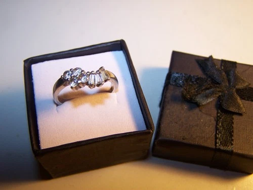 VINTAGE ESTATE STERLING SILVER BAGUETTE & ROUND CRYSTAL COCKTAIL RING SIZE 8