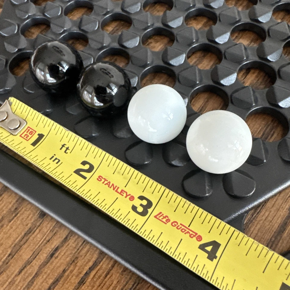 4 bolas de gude de substituição (2 pretas, 2 brancas) para jogo de tabuleiro Abalone 2001 - Imagem 2 de 2