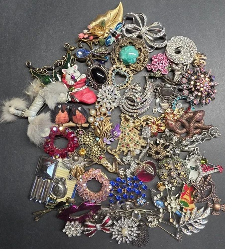 Vintage Lot of Brooches Pins.  Rhinestones. Costume Jewelry. Bulk Lot of 50