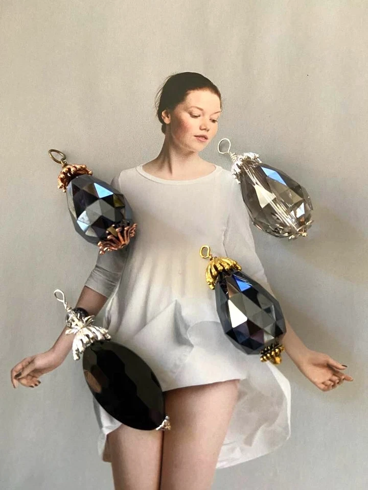 Ciondoli a Goccia in Cristallo e Pietra Dura con Elementi in Bronzo Argento Oro - Immagine 2 di 3