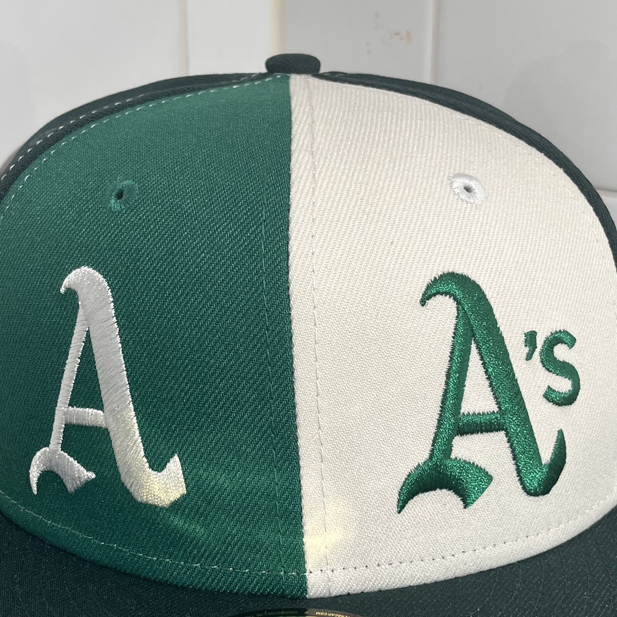 Chapeau ajusté sur le terrain authentique Oakland A's New Era