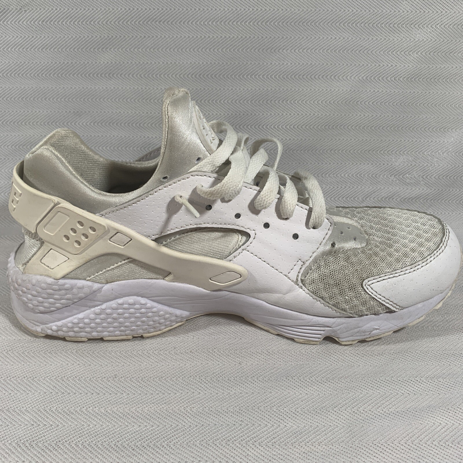 all white huaraches size 3