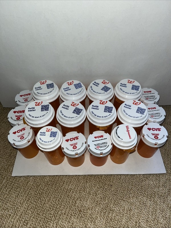 Lot of 18 Plastic RX Pill Prescription Medicine Bottles For Crafts or Storage