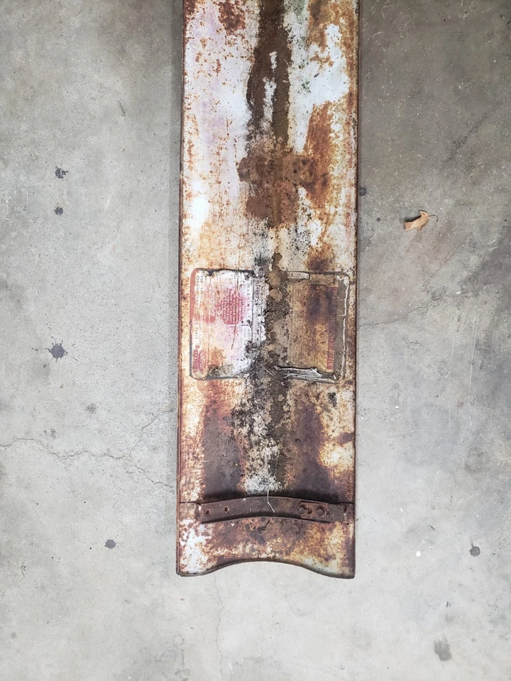 Ford Tractor 601-641-801-841-861 Hood Top Center Door Panel - Image 3 of 4