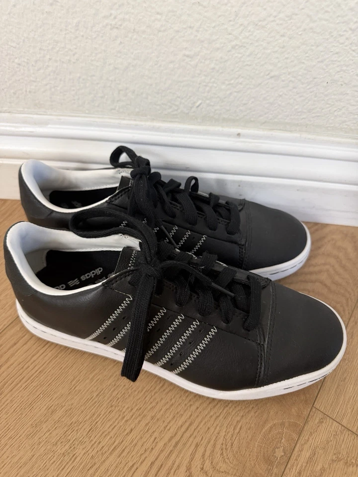 Adidas Adicross Retro Junior Spikeless Golf Shoes in black and white 5.5 Size - Image 4 of 4